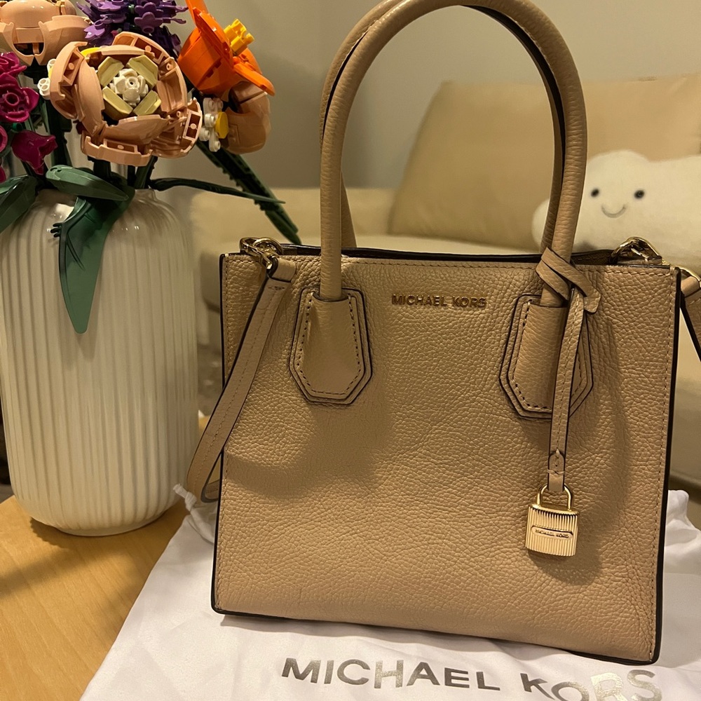 Micheal Kors Mercer leather crossbody bag
